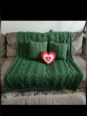 Threshold Throw Blanket & 2 Pillows + Heart Pillow